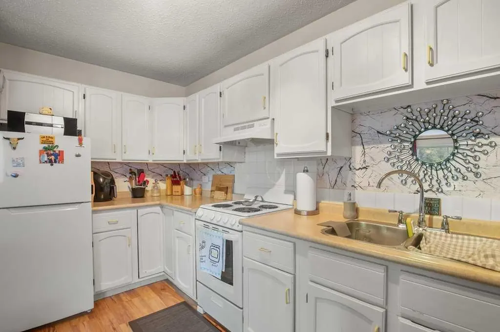 4639 48 Street Sylvan Lake AB T4S 1L4