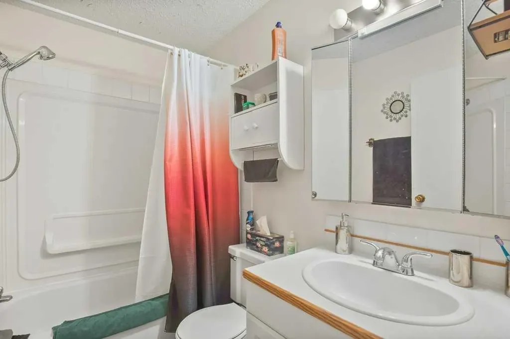 4639 48 Street Sylvan Lake AB T4S 1L4