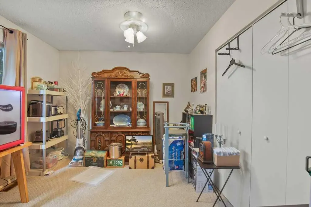4639 48 Street Sylvan Lake AB T4S 1L4
