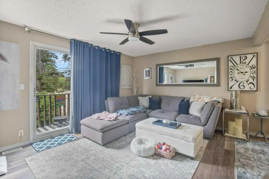4639 48 Street Sylvan Lake AB T4S 1L4