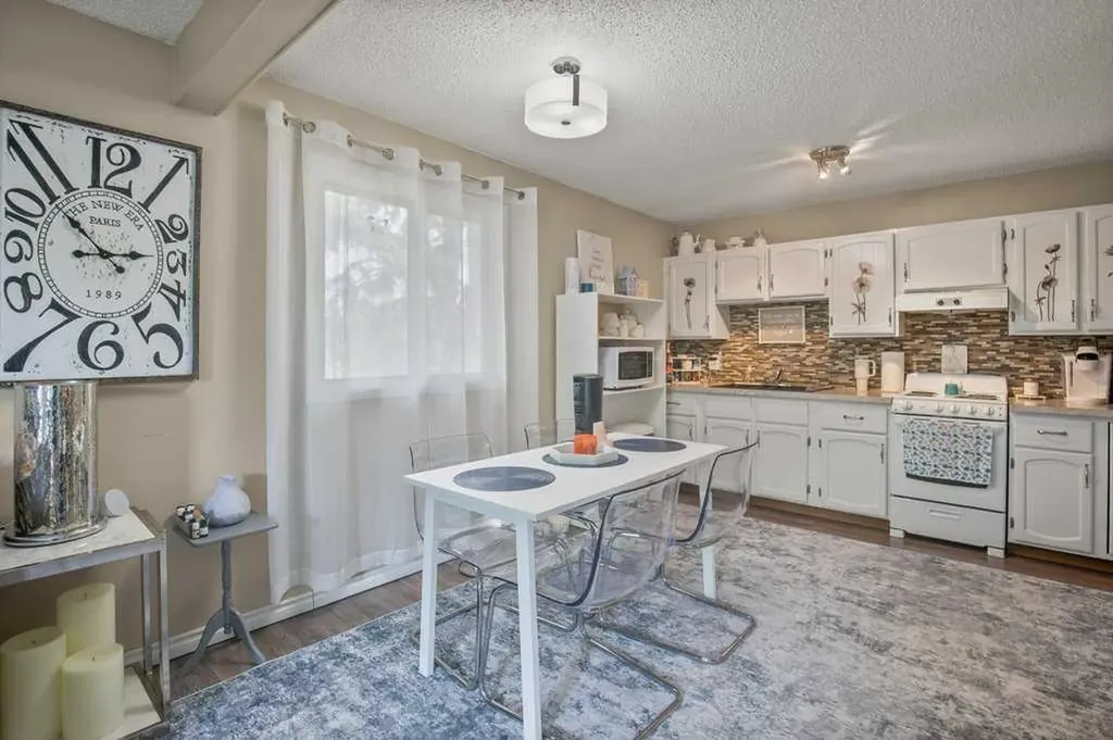 4639 48 Street Sylvan Lake AB T4S 1L4