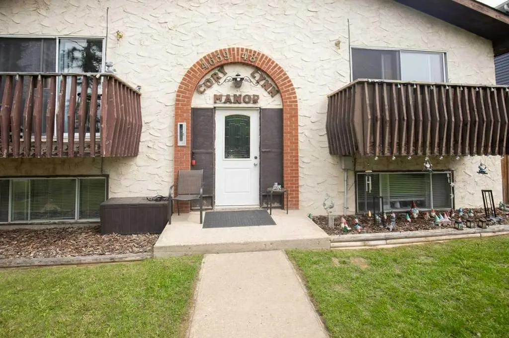 4639 48 Street Sylvan Lake AB T4S 1L4