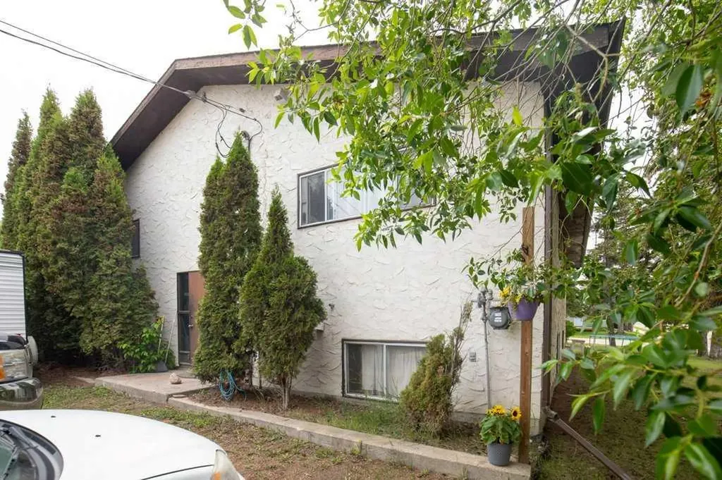 4639 48 Street Sylvan Lake AB T4S 1L4