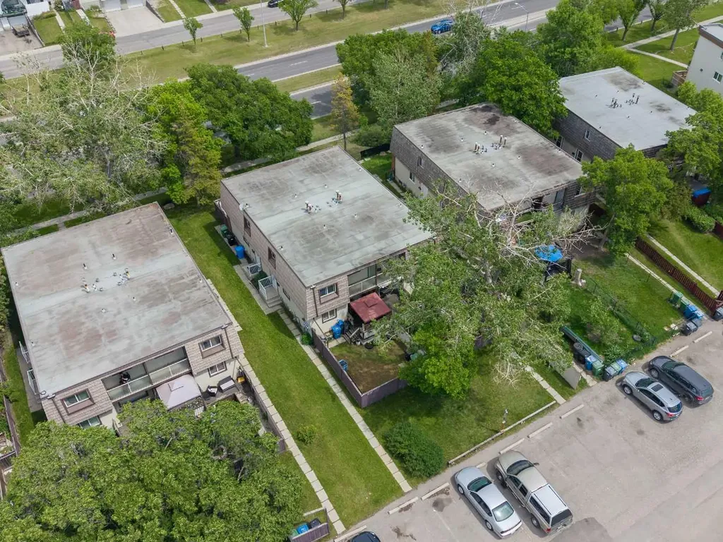 6813 Centre Street NW Calgary AB T2K 3K3