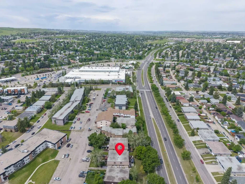 6813 Centre Street NW Calgary AB T2K 3K3