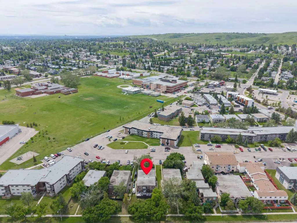 6813 Centre Street NW Calgary AB T2K 3K3