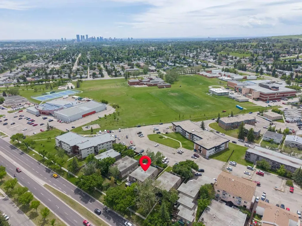 6813 Centre Street NW Calgary AB T2K 3K3