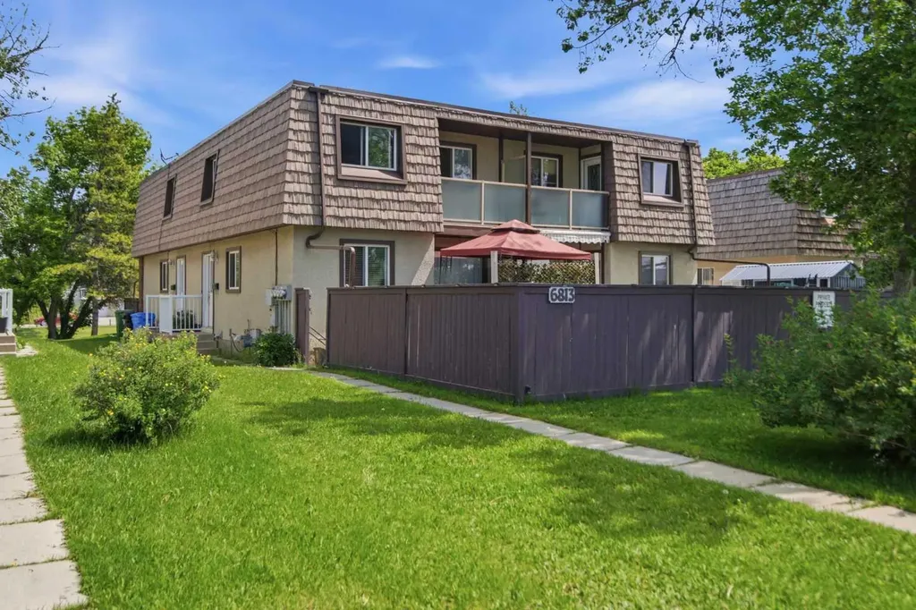 6813 Centre Street NW Calgary AB T2K 3K3