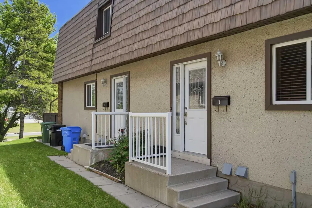 6813 Centre Street NW Calgary AB T2K 3K3