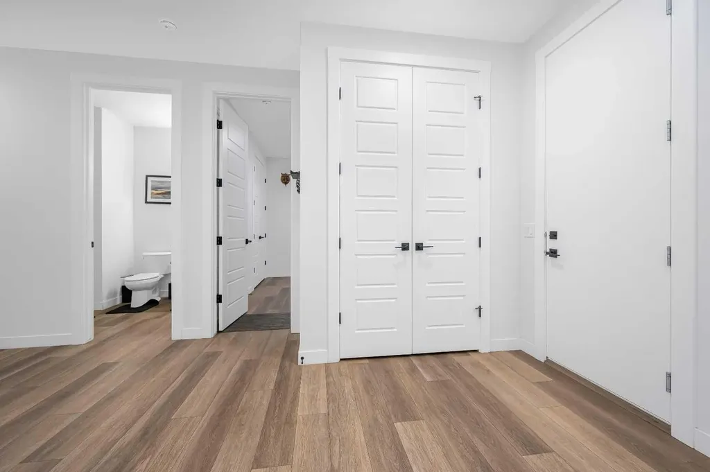 346 Edith Road NW Calgary AB T3R1Y9