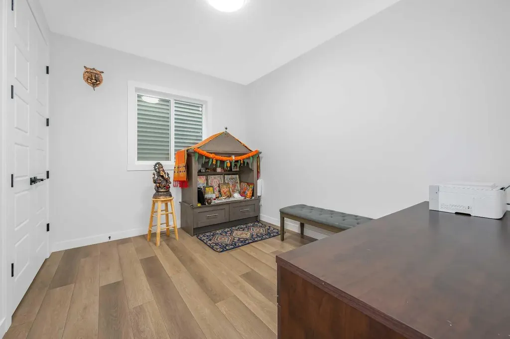 346 Edith Road NW Calgary AB T3R1Y9