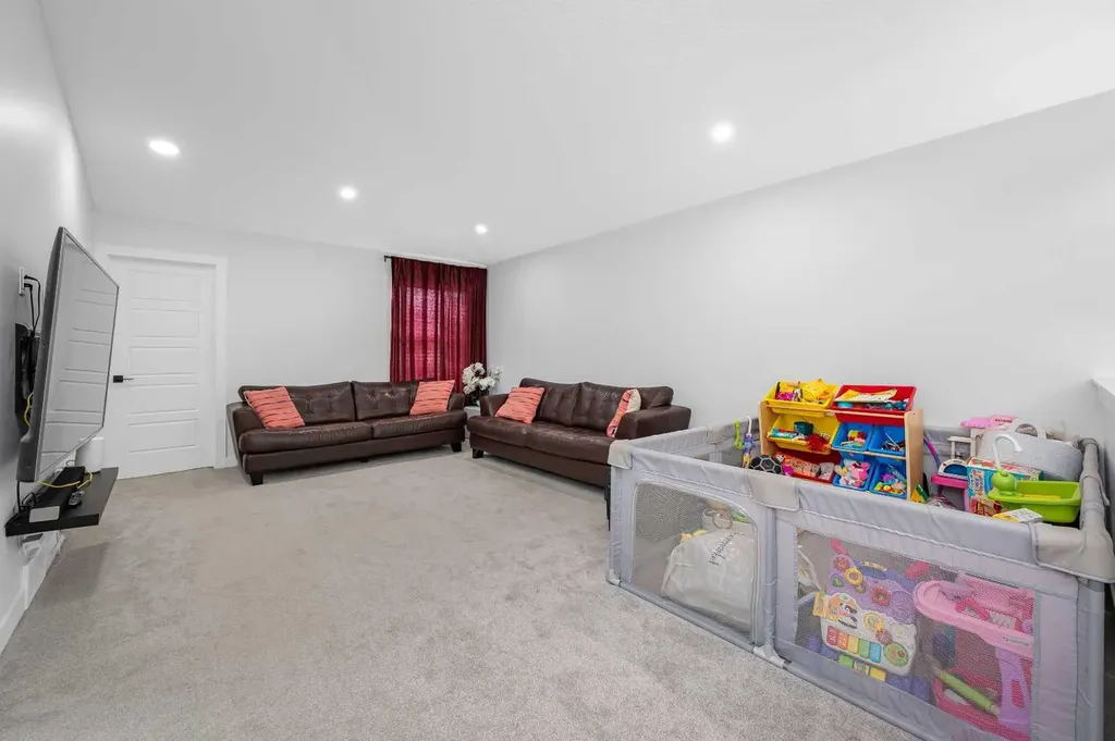 346 Edith Road NW Calgary AB T3R1Y9