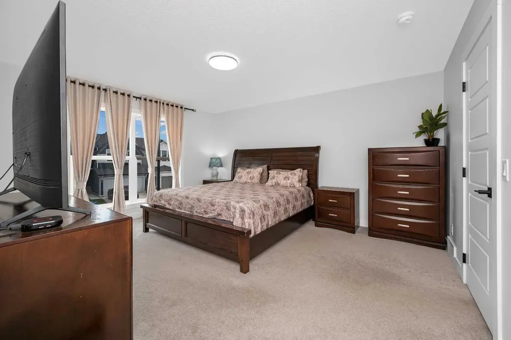 346 Edith Road NW Calgary AB T3R1Y9