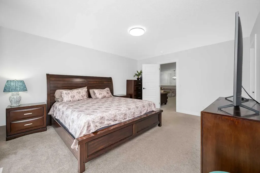 346 Edith Road NW Calgary AB T3R1Y9