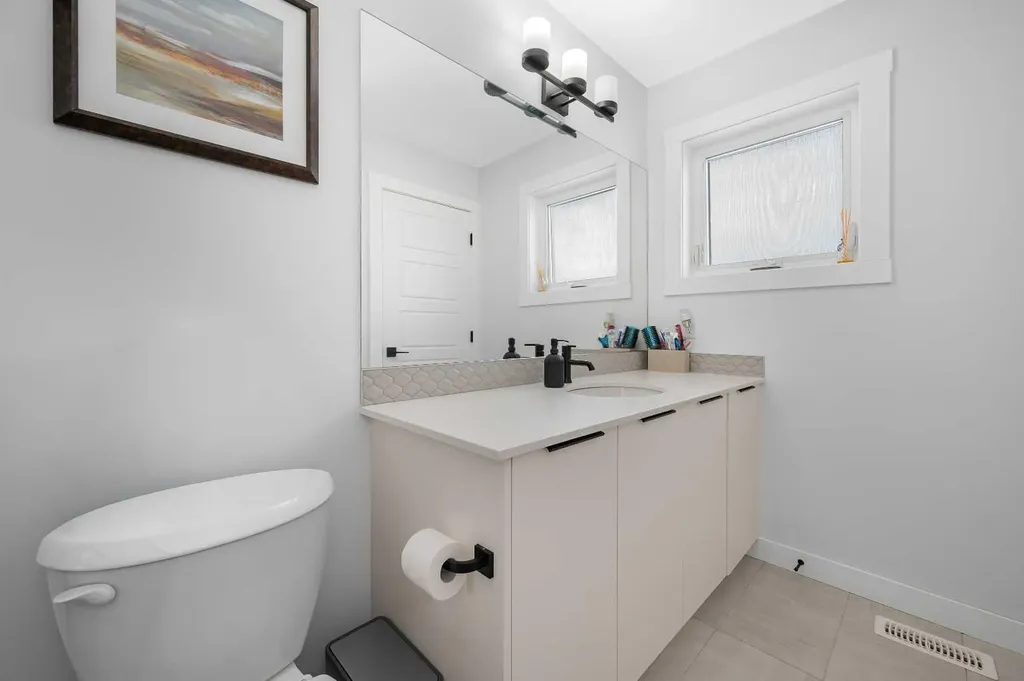 346 Edith Road NW Calgary AB T3R1Y9