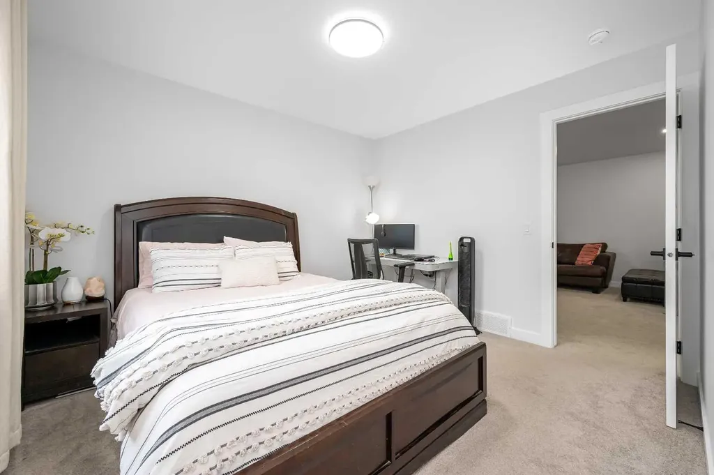 346 Edith Road NW Calgary AB T3R1Y9