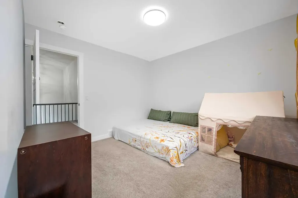 346 Edith Road NW Calgary AB T3R1Y9
