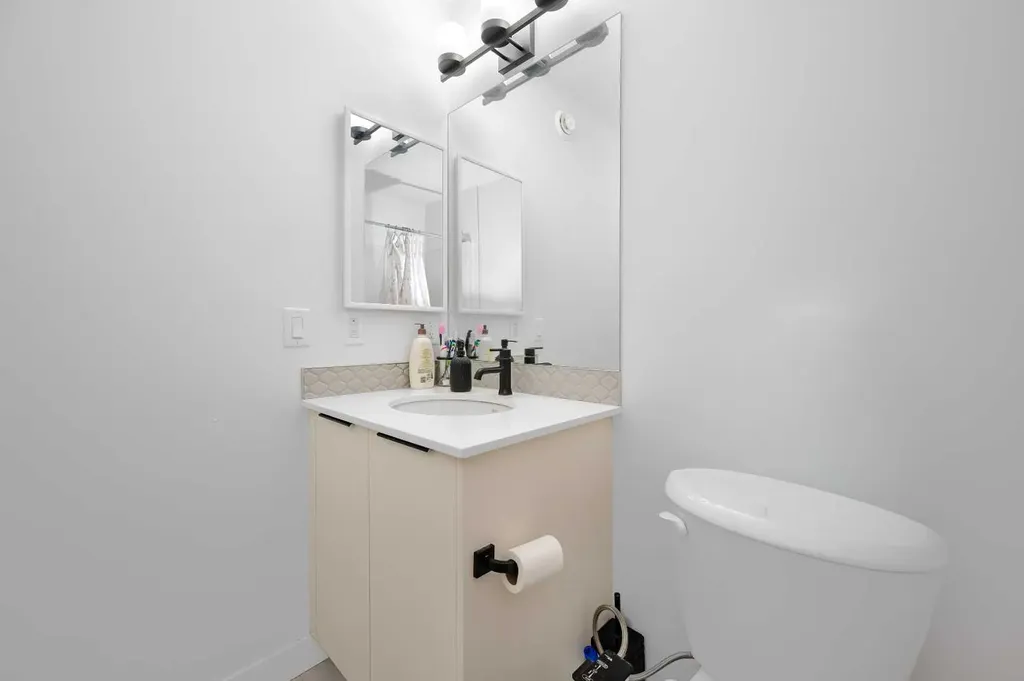 346 Edith Road NW Calgary AB T3R1Y9