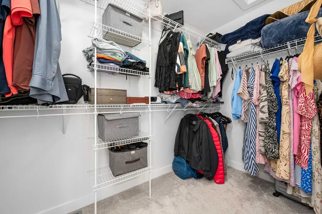 346 Edith Road NW Calgary AB T3R1Y9