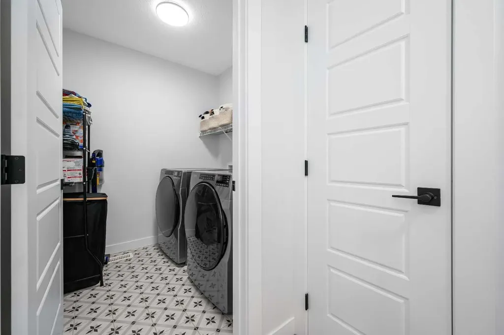 346 Edith Road NW Calgary AB T3R1Y9