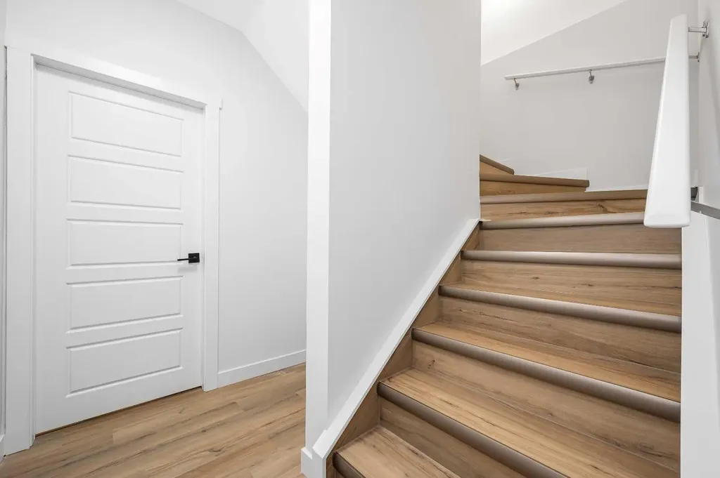 346 Edith Road NW Calgary AB T3R1Y9