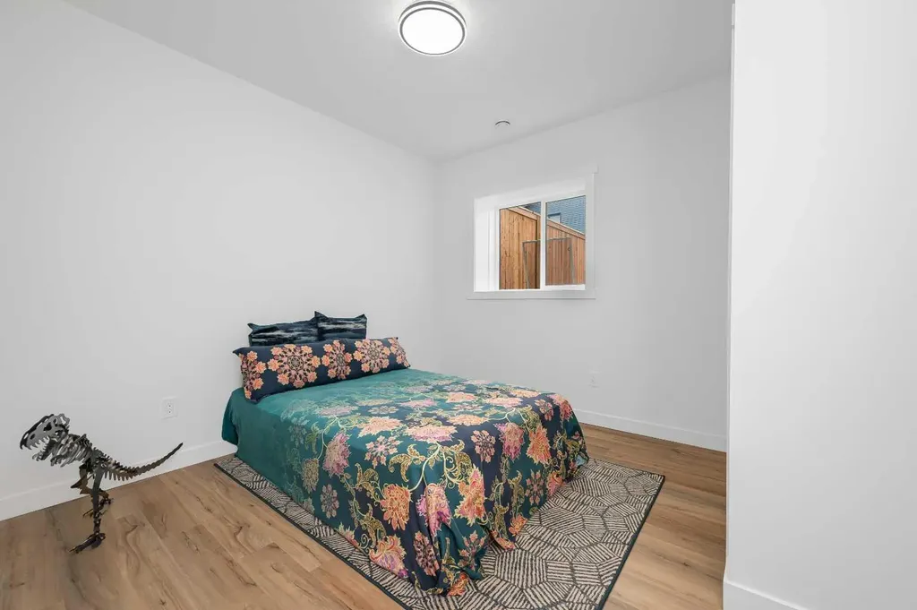 346 Edith Road NW Calgary AB T3R1Y9