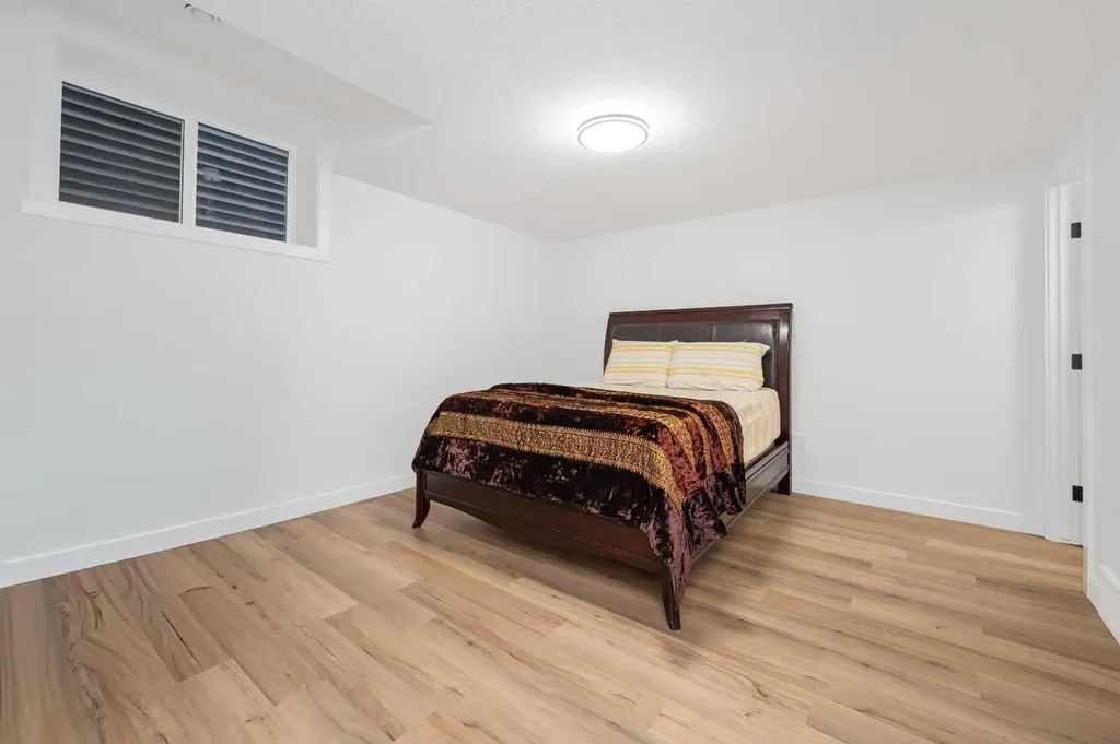 346 Edith Road NW Calgary AB T3R1Y9