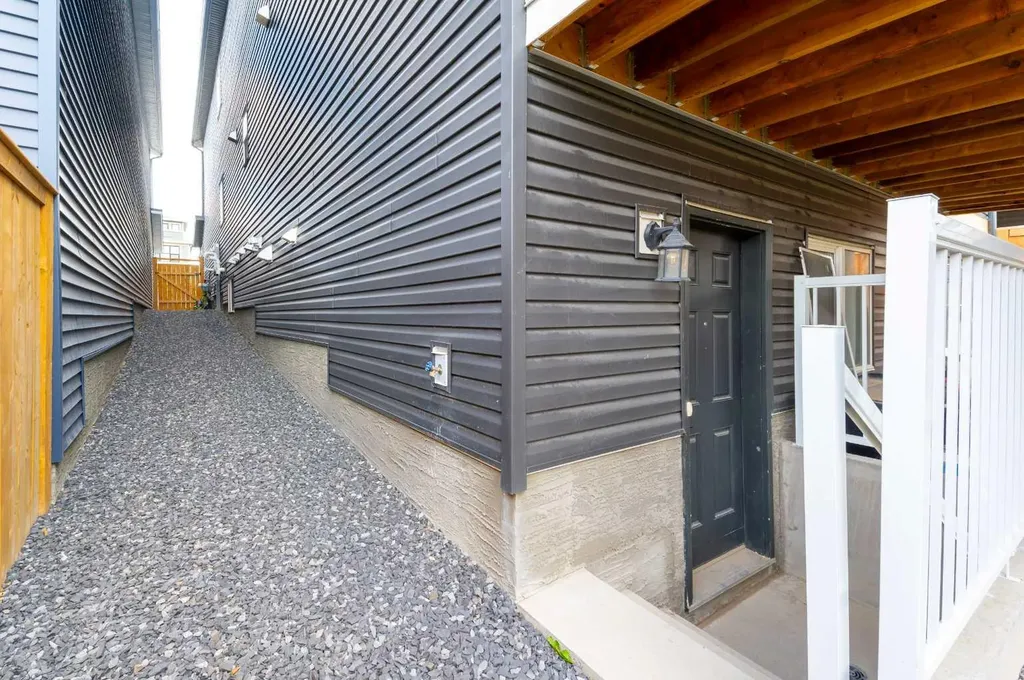 346 Edith Road NW Calgary AB T3R1Y9
