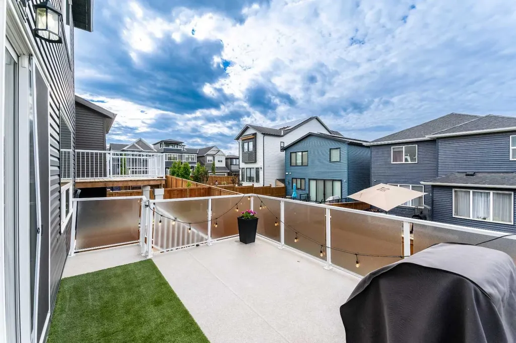 346 Edith Road NW Calgary AB T3R1Y9