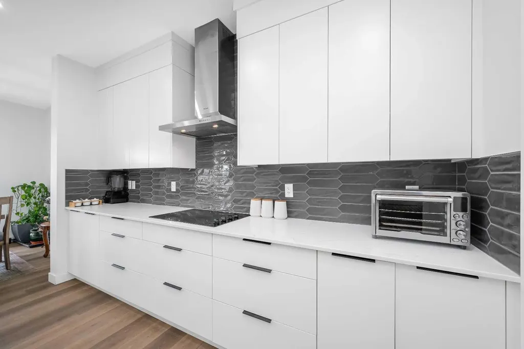 346 Edith Road NW Calgary AB T3R1Y9