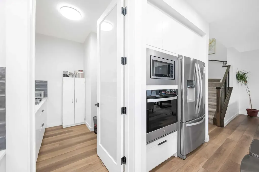346 Edith Road NW Calgary AB T3R1Y9