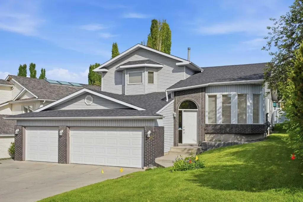 201 Sierra Morena Circle SW Calgary AB T3H 2W8