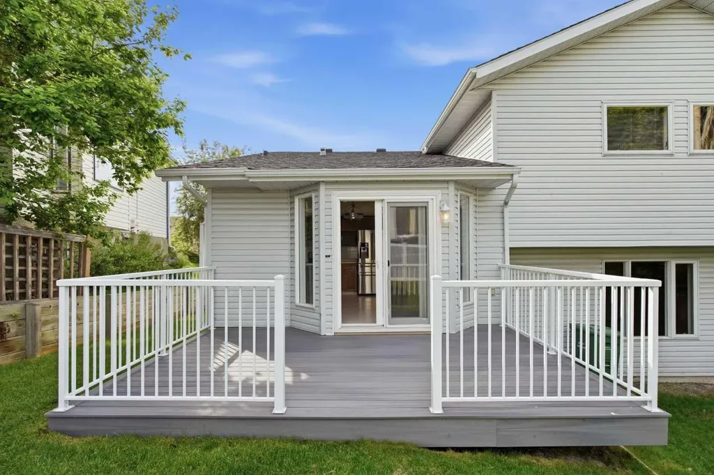201 Sierra Morena Circle SW Calgary AB T3H 2W8