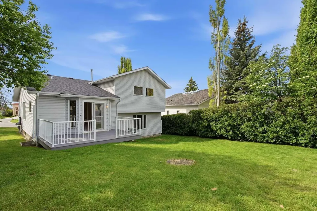 201 Sierra Morena Circle SW Calgary AB T3H 2W8