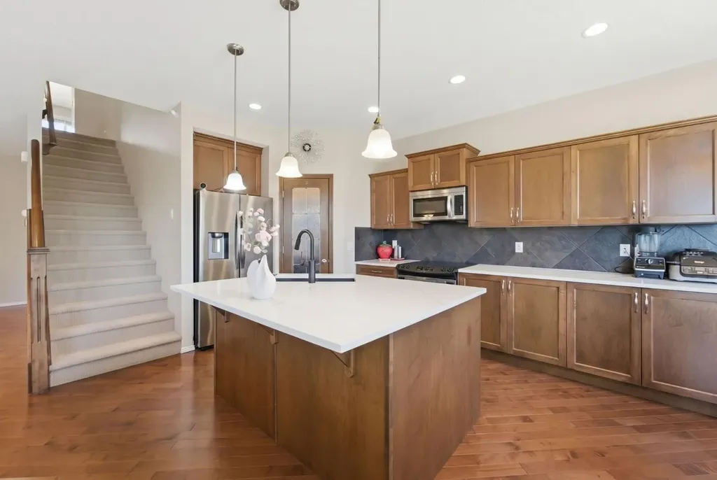 107 Everoak Green SW Calgary AB T2Y 0J6