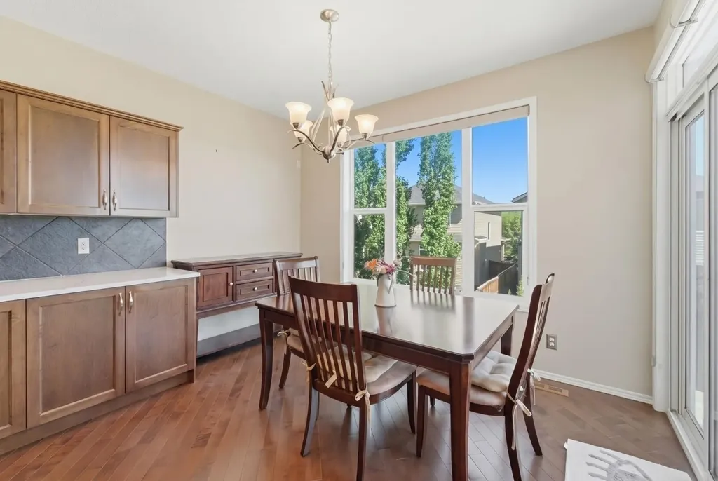 107 Everoak Green SW Calgary AB T2Y 0J6