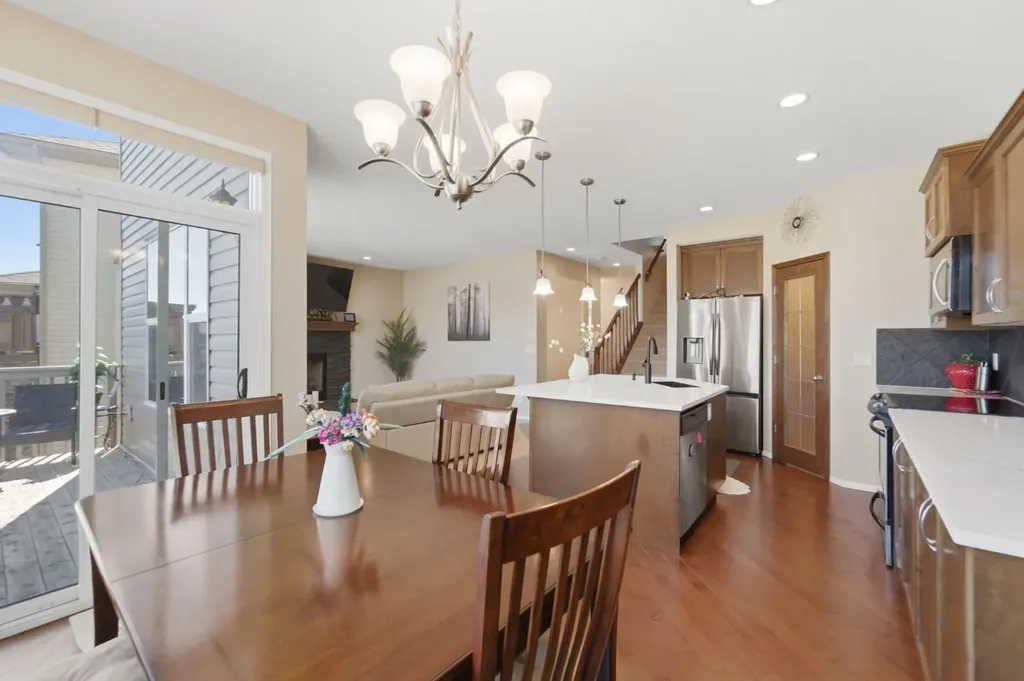 107 Everoak Green SW Calgary AB T2Y 0J6
