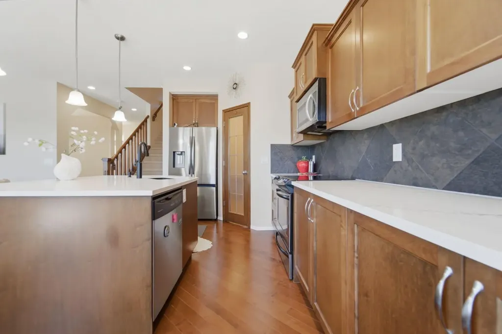 107 Everoak Green SW Calgary AB T2Y 0J6