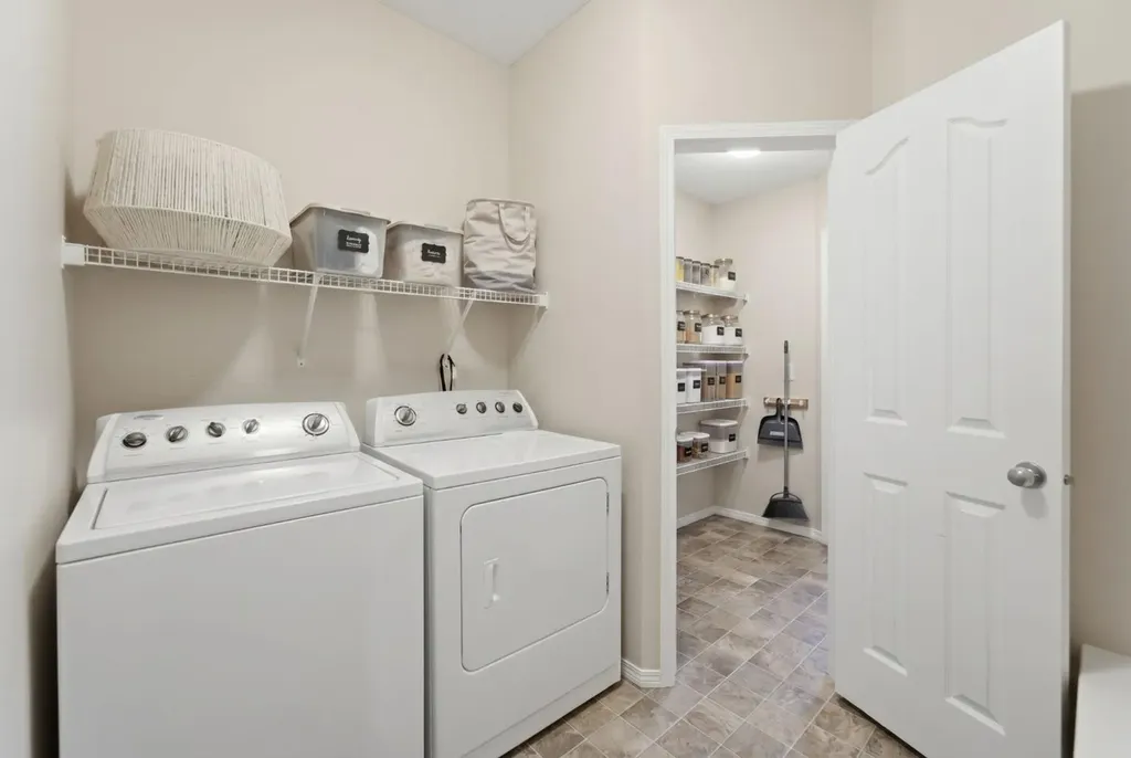 107 Everoak Green SW Calgary AB T2Y 0J6