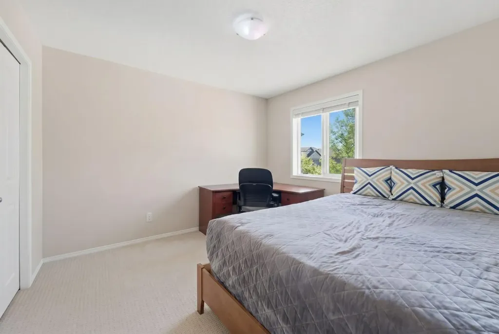 107 Everoak Green SW Calgary AB T2Y 0J6