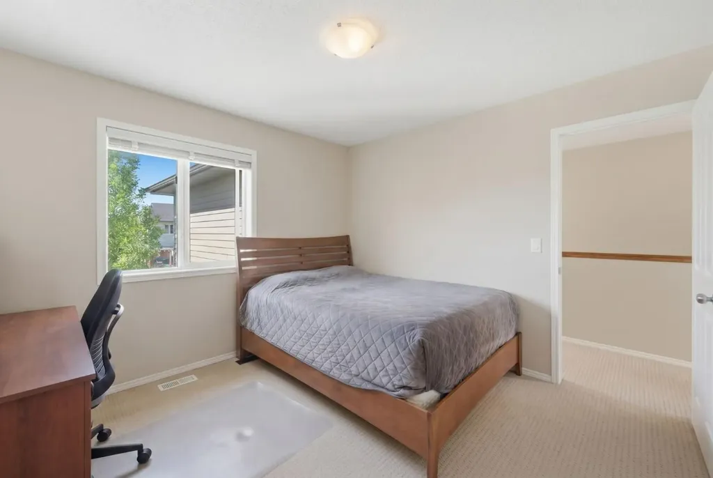 107 Everoak Green SW Calgary AB T2Y 0J6