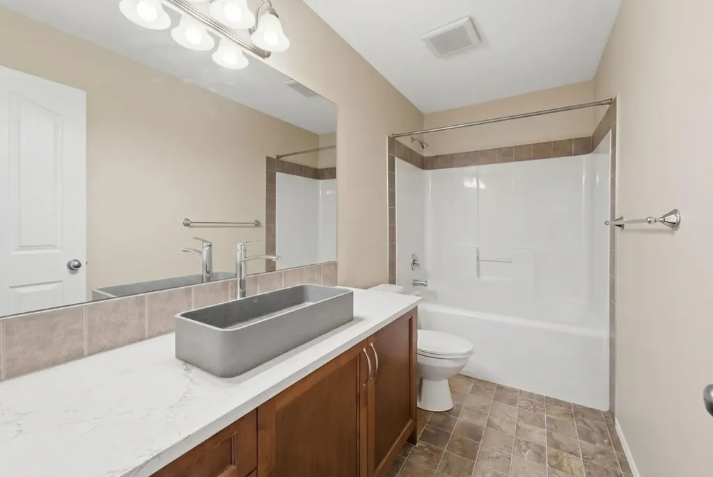 107 Everoak Green SW Calgary AB T2Y 0J6