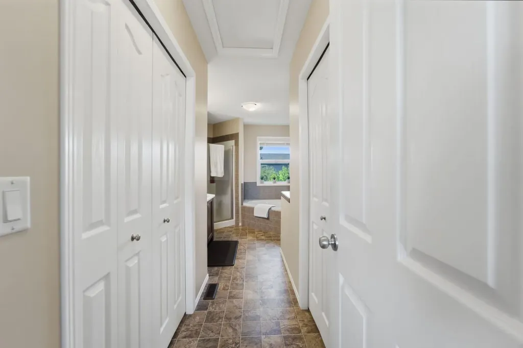 107 Everoak Green SW Calgary AB T2Y 0J6
