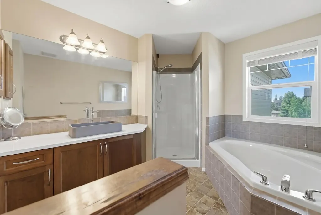 107 Everoak Green SW Calgary AB T2Y 0J6