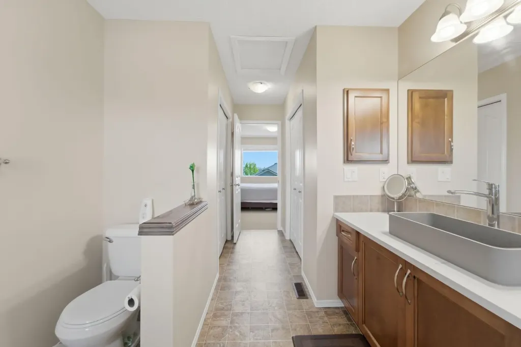 107 Everoak Green SW Calgary AB T2Y 0J6