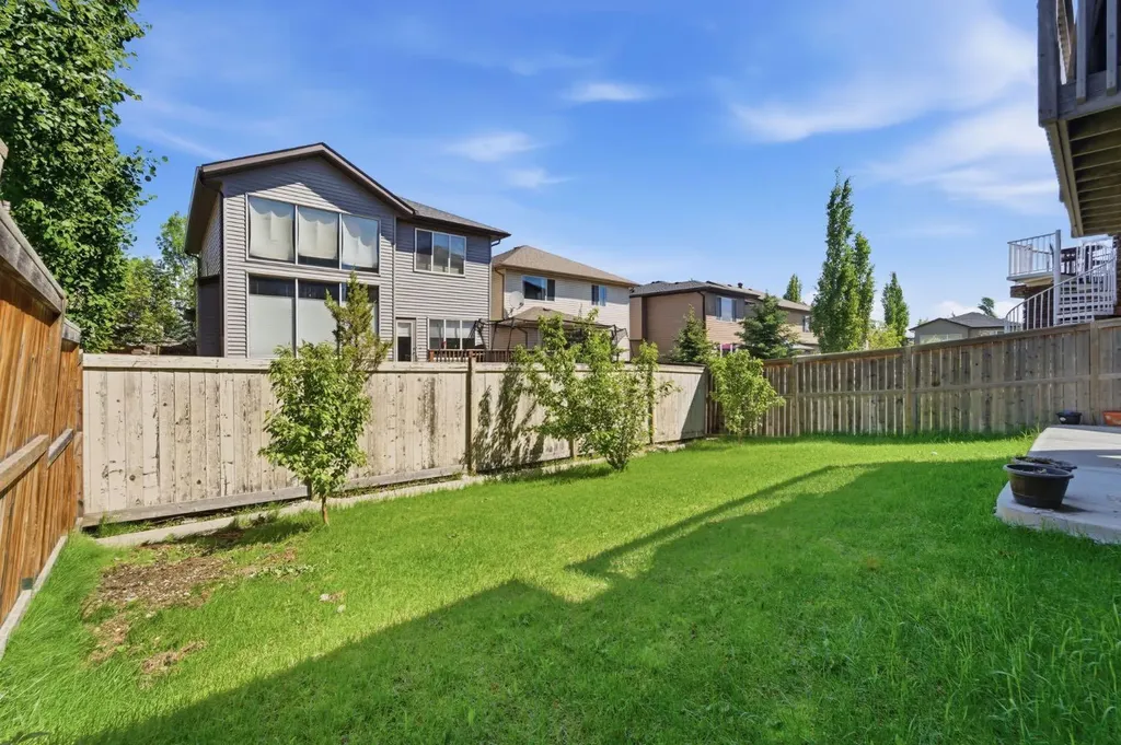 107 Everoak Green SW Calgary AB T2Y 0J6