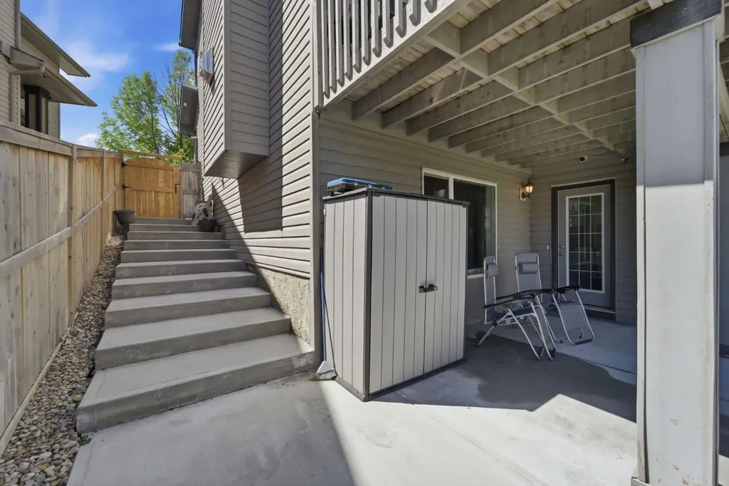 107 Everoak Green SW Calgary AB T2Y 0J6