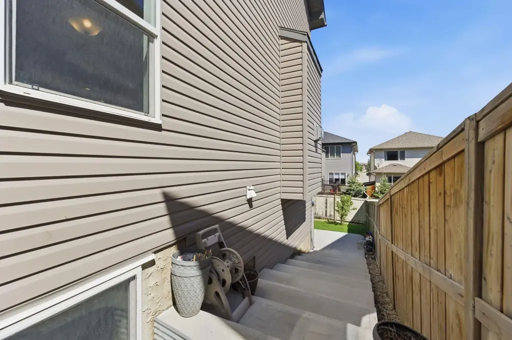 107 Everoak Green SW Calgary AB T2Y 0J6