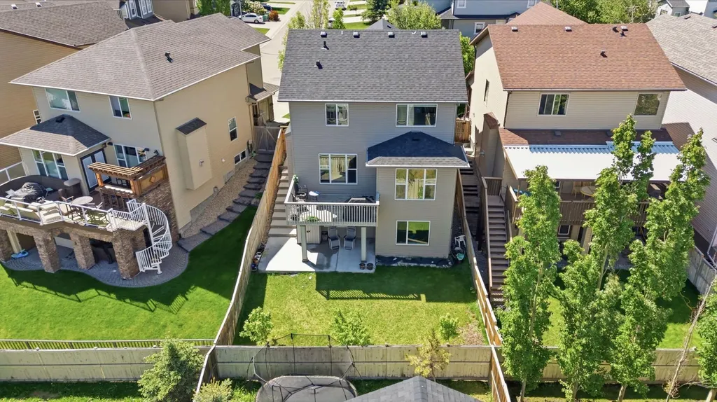 107 Everoak Green SW Calgary AB T2Y 0J6