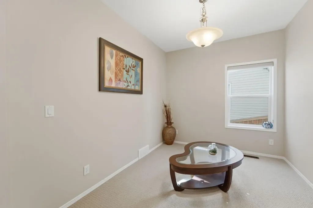 107 Everoak Green SW Calgary AB T2Y 0J6